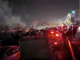 Protivládní protesty v druhém nejlidnat�j�ím m�st� Íránu Ma�hadu na...