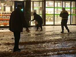�esko pokryla silná ledovka. Takhle to vypadalo ráno v Jihlav�. (13. ledna 2026)