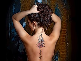 Poznamenává, �e nahota byla dlouho tabuizována � a dnes se naopak vystavuje na...