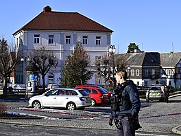 Pohled na radnici v Ch�ibské na D��ínsku, kde do�lo ke st�elb�. (19. ledna 2026)