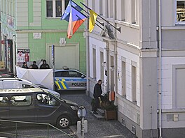 Pohled na radnici v Ch�ibské na D��ínsku, kde do�lo ke st�elb�. (19. ledna 2026)