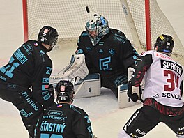 Spar�an �pa�ek st�ílí vyrovnávací gól proti Karlovým Var�m.