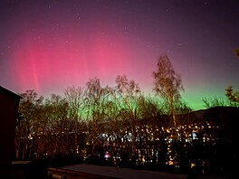 Nad �eskem se objevila polární zá�e, vid�t je nap�íklad v Liberci. (19. ledna...