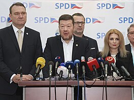 Tisková konference SPD. Na snímku zleva Radim Fiala, Tomio Okamura. (13. ledna...