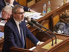 Sch�ze Poslanecké sn�movny. Vyslovení d�v�ry vlád�. Na snímku Martin �ebestyán...