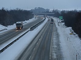 Situace na D35 z Ostravy do Olomouce po no�ním sn�ení (13. ledna 2026)