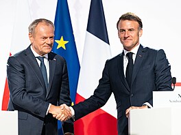 Polský premiér Donald Tusk a francouzský prezident Emmanuel Macron uzav�eli...