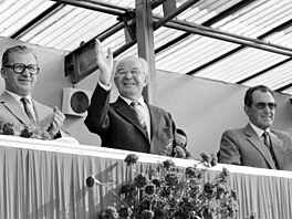 Letenská plá� v Praze byla d�ji�t�m pr�vodu slo�eného z cvi�enc� a ú�astník�...