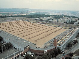 Letecký pohled na Strahovský stadion p�i cvi�ení �eskoslovenské lidové armády...