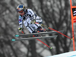 Ester Ledecká jede super-G v Tarvisiu.