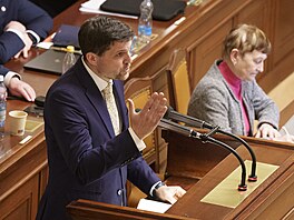 Exministr �ivotního prost�edí Petr Hladík z KDU-�SL ve Sn�movn� p�ed hlasováním...