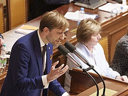 Ministr zdravotnictví Adam Vojt�ch p�ed hlasováním o d�v��e vlád� (13. ledna...