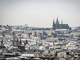 Výhledy na zasn�enou Prahu od BTS spole�nosti Cetin na Poliklinice Agel