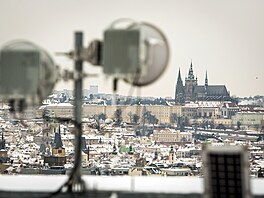 Výhledy na zasn�enou Prahu od BTS spole�nosti Cetin na Poliklinice Agel