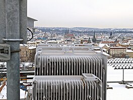 Výhledy na zasn�enou Prahu od BTS spole�nosti Cetin na Poliklinice Agel