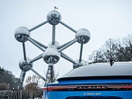Alpine A390 GT p�i focení u slavného bruselského Atomia.