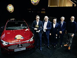 Mercedes-Benz CLA si z Bruselu odvá�í titul Evropské auto roku 2026. Vyfoukl ho...