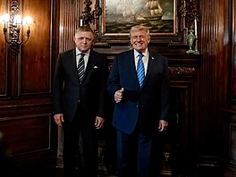 Slovenský premiér Robert Fico a americký prezident Donald Trump p�i setkání v...