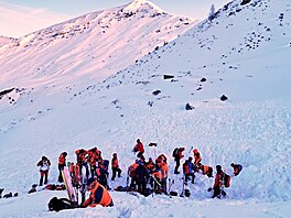 Záchraná�i zasahují v oblasti Pongau, kde lavina zasypala skialpinisty. (17....