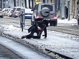�esko pokryla silná ledovka. Záb�r z Prahy. Problémy mají chodci, komplikuje se...
