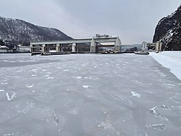 Státní plavební správa v úterý uzav�ela labskou vodní cestu v úseku od hranic s...