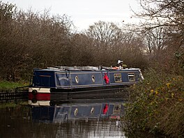�ivot na vod� jim p�ipadá jako nekone�ná dovolená. Poka�dé jiné okolí, jiné...