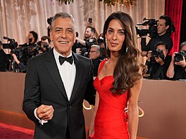George Clooney a jeho man�elka Amal v Los Angeles na Zlatých glóbech (11. ledna...