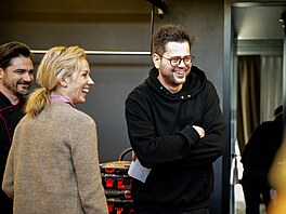 Vojt�ch Kotek, Petra H�ebí�ková a re�isér Andy Fehu p�i natá�ení filmu Kdy� se...