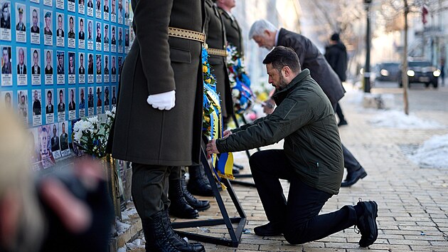 �esk� prezident Petr Pavel se sv�m ukrajinsk�m prot�j�kem Volodymyrem Zelensk�m u Zdi vzpom�nek vzdali hold padl�m ukrajinsk�m voj�k�m. (16. ledna 2026)
