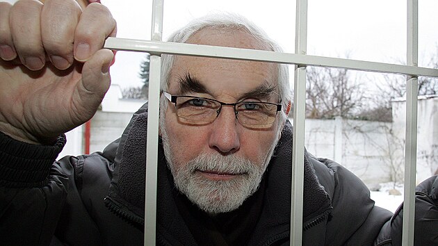 Disident a chartista Franti�ek Derfler se vymezil proti policejní brutalit� p�i...