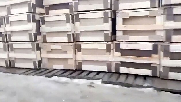 Desítky rakví na záb�rech po�ízených v ruském Rostov� na Donu (5. února 2024)