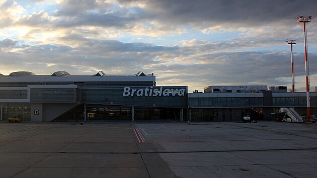 Mezin�rodn� leti�t� M. R. �tef�nika Bratislava (z��� 2022)