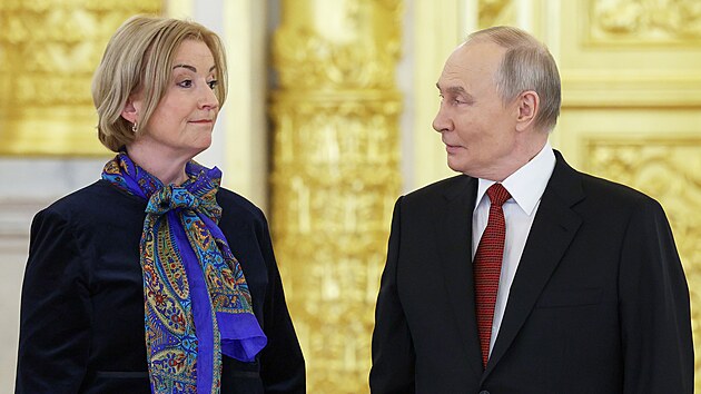 Rusk� prezident Vladimir Putin a �v�dsk� velvyslankyn� Christina Johannessonov� se v Kremlu ��astn� ceremonie p�ijet� pov��ovac�ch listin nov�ch ambasador� v zemi. (15. ledna 2026)