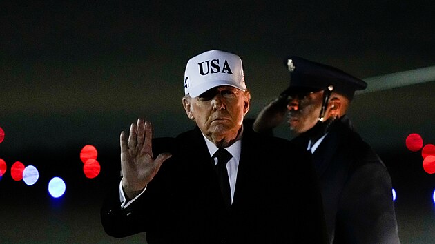 Prezident Donald Trump p�il�t� z Floridy na vojenskou z�kladnu Joint Base Andrews v Marylandu (11. ledna 2026)