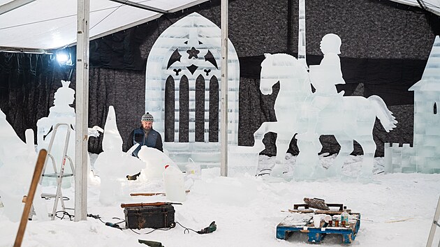 T�matem 26. ro�n�ku festivalu ledov�ch soch na Pustevn�ch je Ledov� sv�t poh�dek. �ezb��i na m�st� vytvo�ili 30 soch. P�ehl�dka potrv� v Beskydech od 17. ledna do 8. �nora.  (leden 2026)