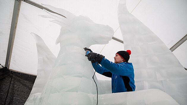 T�matem 26. ro�n�ku festivalu ledov�ch soch na Pustevn�ch je Ledov� sv�t poh�dek. �ezb��i na m�st� vytvo�ili 30 soch. P�ehl�dka potrv� v Beskydech od 17. ledna do 8. �nora. (leden 2026)