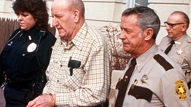 Ray Copeland. Sv�ho vra�d�n� nelitoval: stane se, odtu�il.