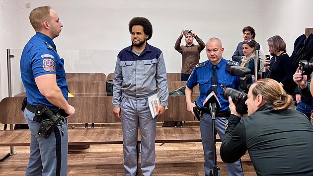 Dominik Feri v jednac� s�ni Okresn�ho soudu v Teplic�ch (15. ledna 2026)