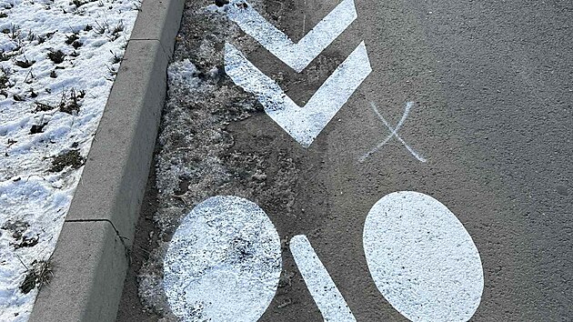 N�kladn� rekonstrukce ��sti ulice Doln� Novosadsk� prob�h� od poloviny srpna. Olomouck� magistr�t za obnovu komunikac�, ve�ejn�ho osv�tlen� i zast�vek MHD zaplat� milion� korun.