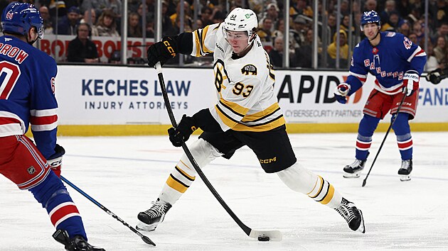 �to�n�k Fraser Minten z Bostonu st��l� na br�nu v utk�n� proti New Yorku Rangers.