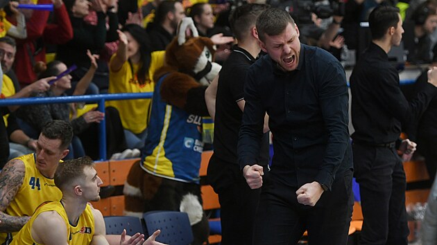 �steck� tren�r Tom� Reimer