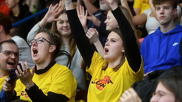 �ste�t� fanou�ci p�i derby proti D���nu