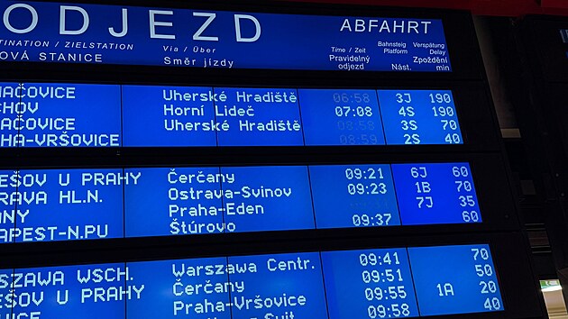 �ada vlak� m� na pra�sk�m Hlavn�m n�dra�� zpo�d�n� i 190 minut. (13. ledna 2026)