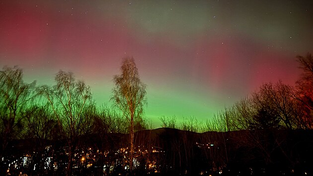 Nad �eskem se objevila pol�rn� z��e, vid�t je nap��klad v Liberci. (19. ledna 2026)