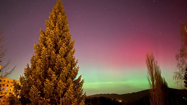 Nad �eskem se objevila pol�rn� z��e, vid�t je nap��klad v Liberci. (19. ledna 2026)