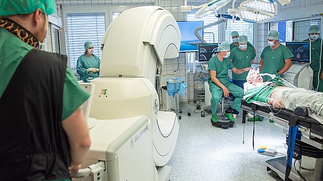 Ve Fakultn� nemocnici Olomouc provedli l�ka�i unik�tn� operaci pacienta trp�c�ho obsedantn�-kompluzivn� poruchou.