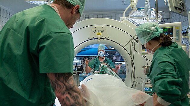 Ve Fakultn� nemocnici Olomouc provedli l�ka�i unik�tn� operaci pacienta trp�c�ho obsedantn�-kompluzivn� poruchou.