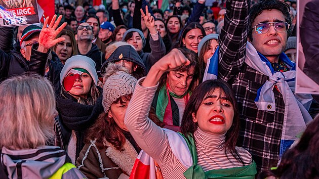 Po cel�m sv�t� prob�haj� protesty proti n�sil� �r�nsk�ho re�imu na civilistech. (18. ledna 2026)