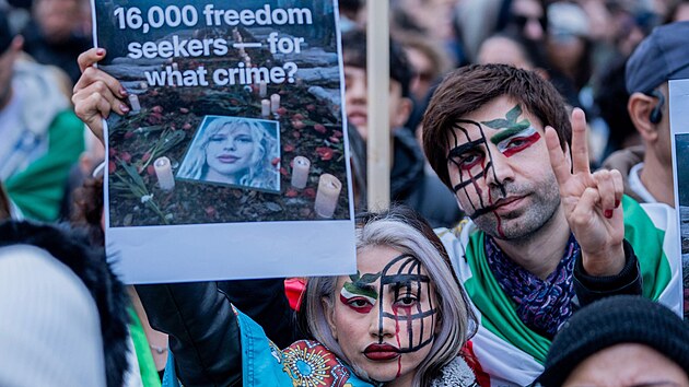 Po cel�m sv�t� prob�haj� protesty proti n�sil� �r�nsk�ho re�imu na civilistech. (18. ledna 2026)