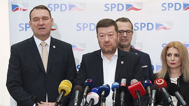 Tiskov� konference SPD. Na sn�mku zleva Radim Fiala, Tomio Okamura. (13. ledna 2026)